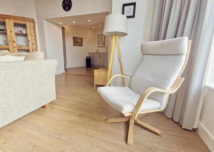 24 Cliff Apartment-3 Bed-Ground Floor-Sea Views