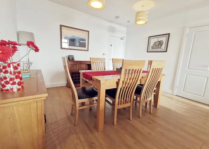 24 Cliff Apartment-3 Bed-Ground Floor-Sea Views