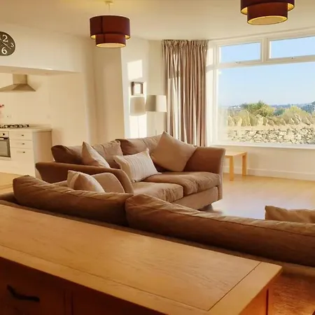 24 Cliff Apartment-3 Bed-Ground Floor-Sea Views Trearddur Exterior photo