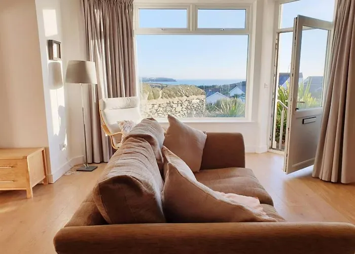 24 Cliff Apartment-3 Bed-Ground Floor-Sea Views