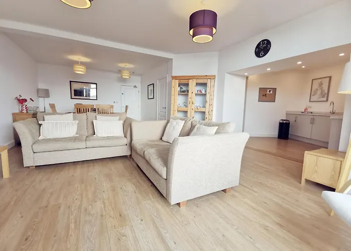 24 Cliff Apartment-3 Bed-Ground Floor-Sea Views