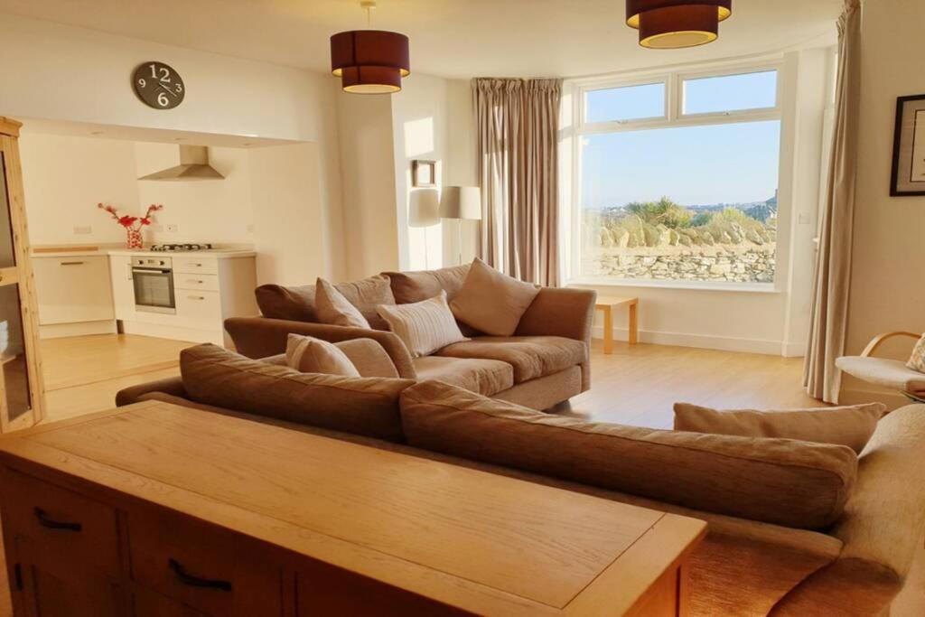 24 Cliff Apartment-3 Bed-ground Floor-sea Views Trearddur