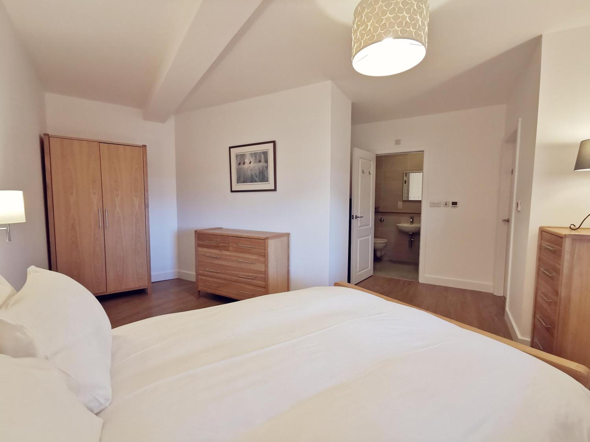 24 Cliff Apartment-3 Bed-ground Floor-sea Views *