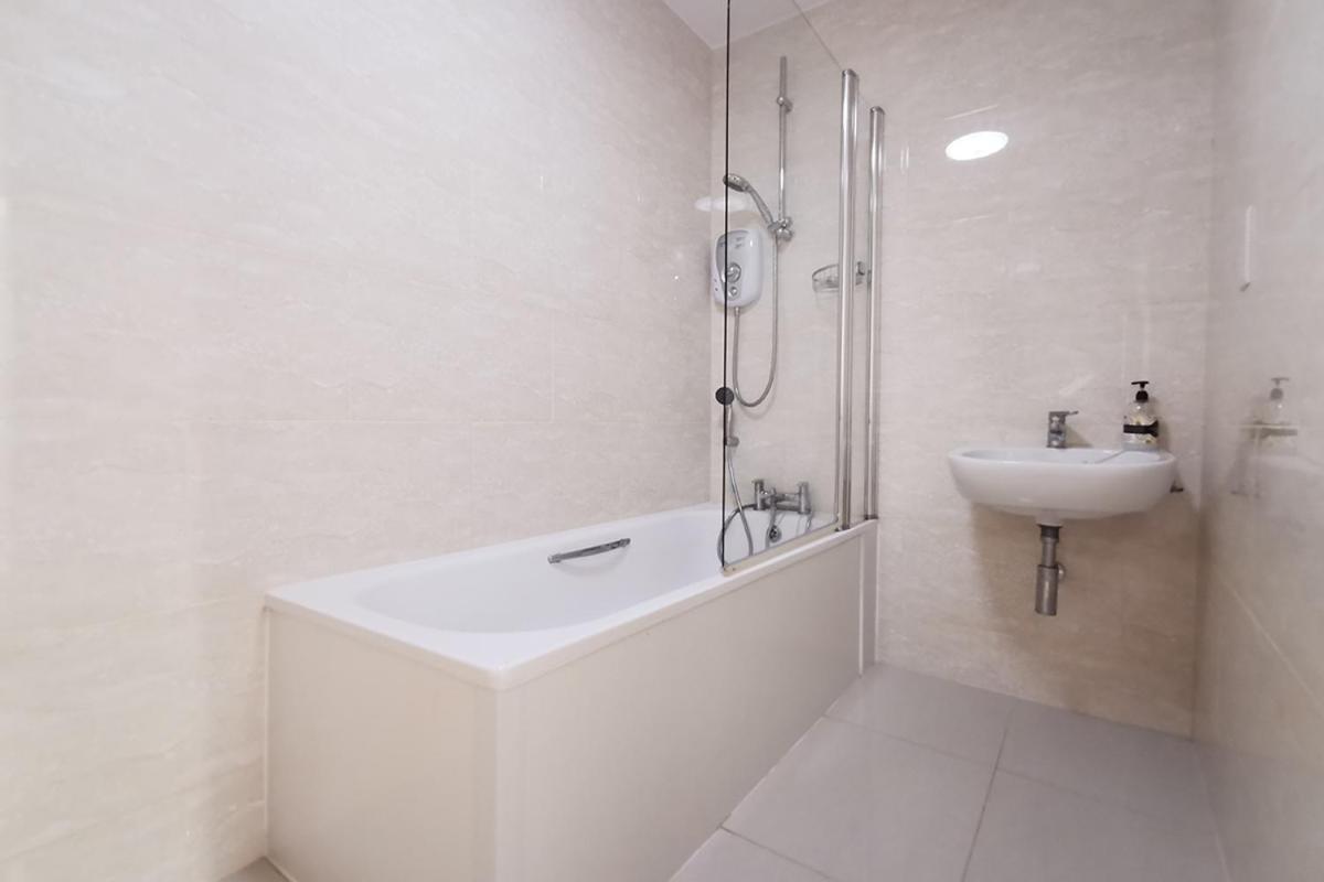 24 Cliff Apartment-3 Bed-ground Floor-sea Views *